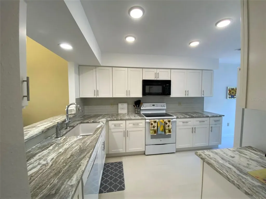 6281 Timberlake Drive Sarasota FL 34243