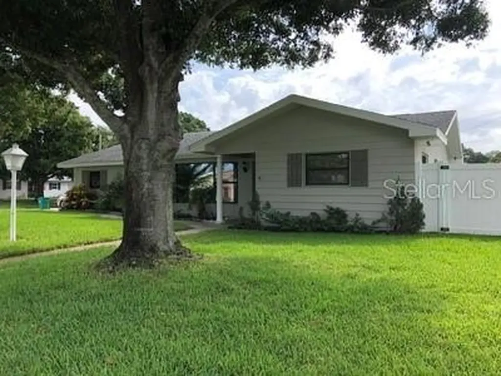 9925 136th Street Seminole FL 33776
