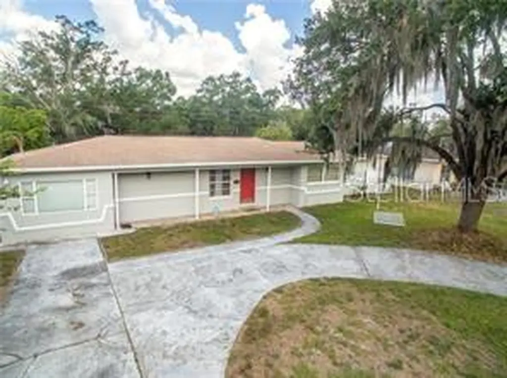 8004 Pine Hill Drive Tampa FL 33617