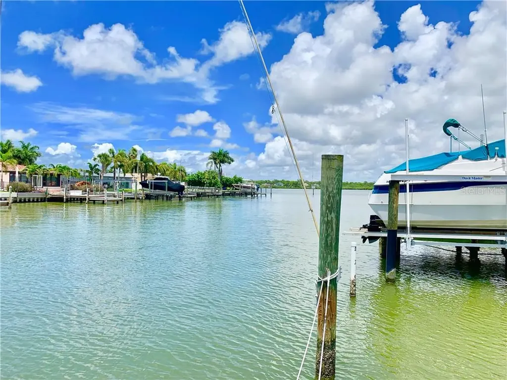 310 176th Avenue Circle Redington Shores FL 33708