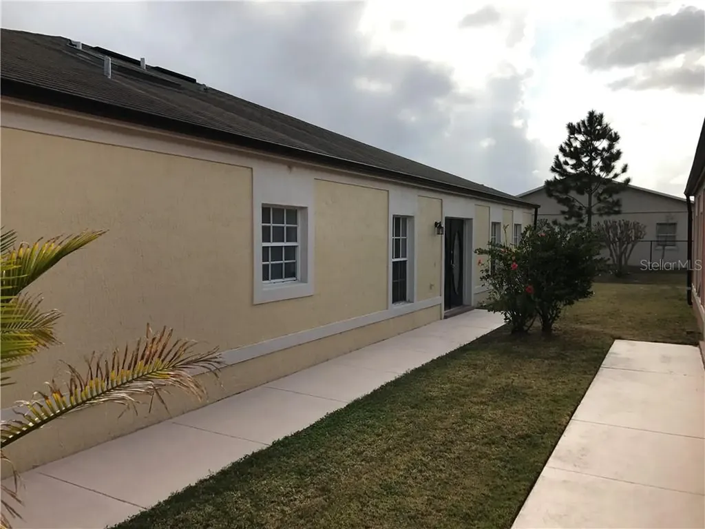 1052 Universal Rest Place Kissimmee FL 34744