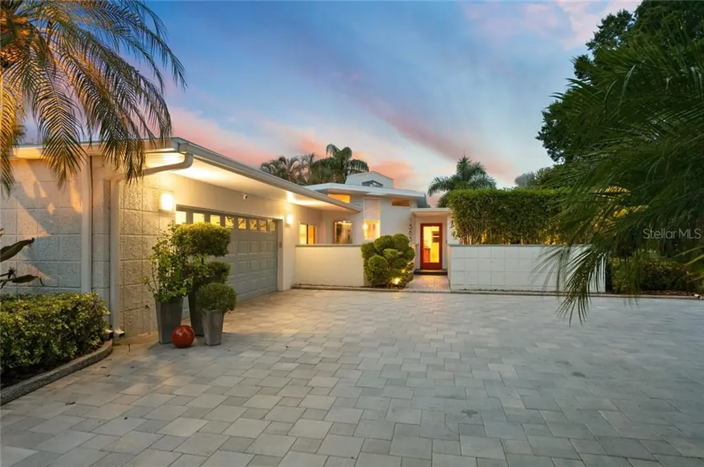 1365 Monterey Circle NE St Petersburg FL 33704