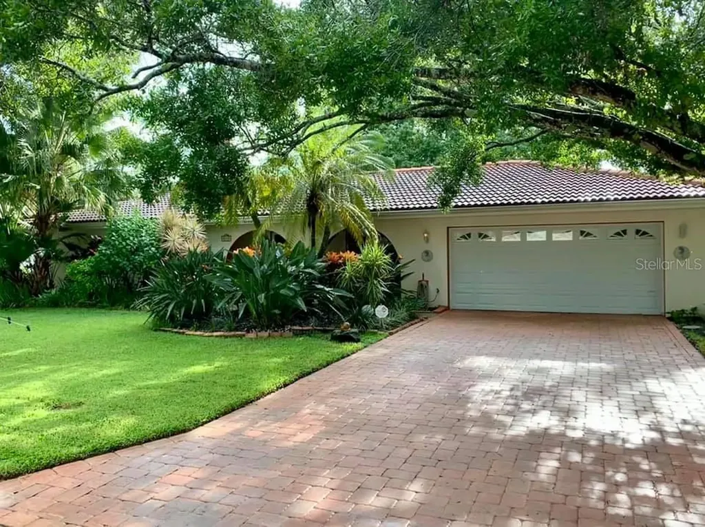 8740 15th Street N St Petersburg FL 33702