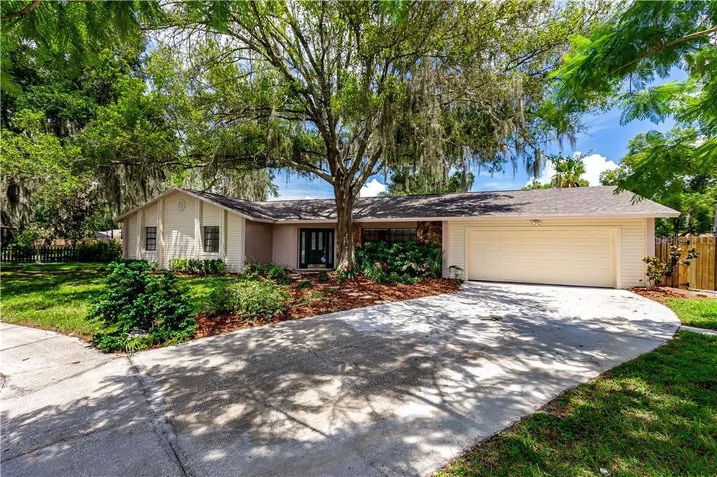 2104 Elmwood Court Plant City FL 33563
