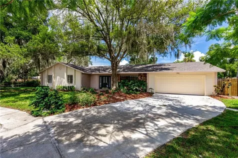 2104 Elmwood Court Plant City FL 33563