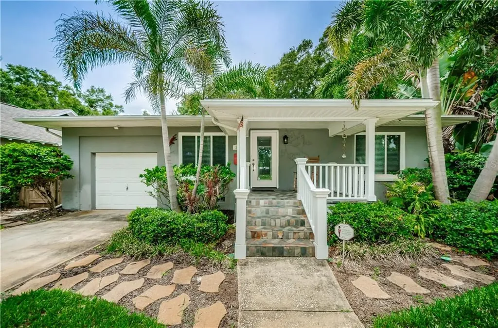 2450 Woodlawn Circle E St Petersburg FL 33704