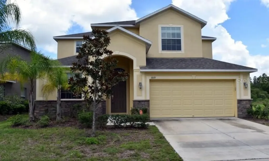 1609 Oak Pond Street Ruskin FL 33570