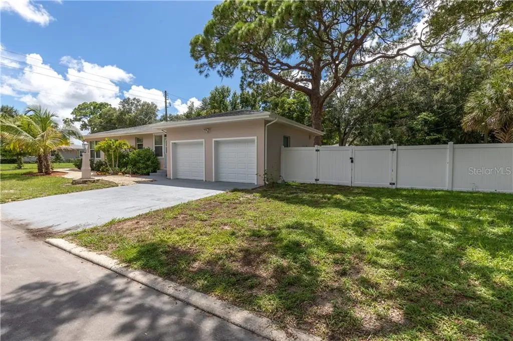 3202 7th Avenue W Bradenton FL 34205