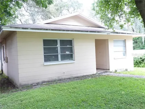 9305 N Oakleaf Avenue Tampa FL 33612