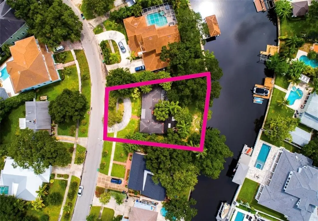 658 Geneva Place Tampa FL 33606