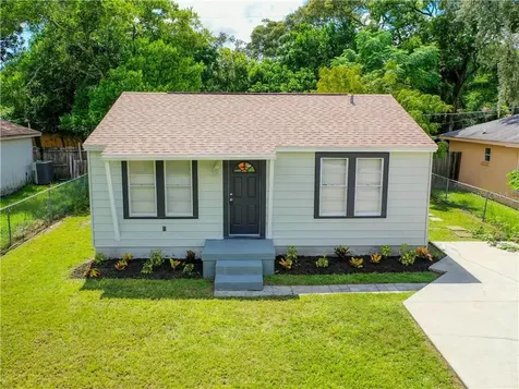 9510 N Oakleaf Avenue Tampa FL 33612