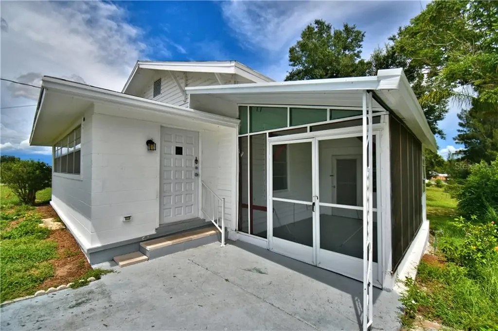 320 N Palm Avenue Frostproof FL 33843