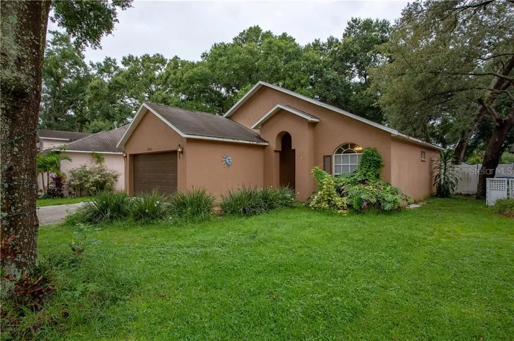 8720 Busch Oaks Street Tampa FL 33617