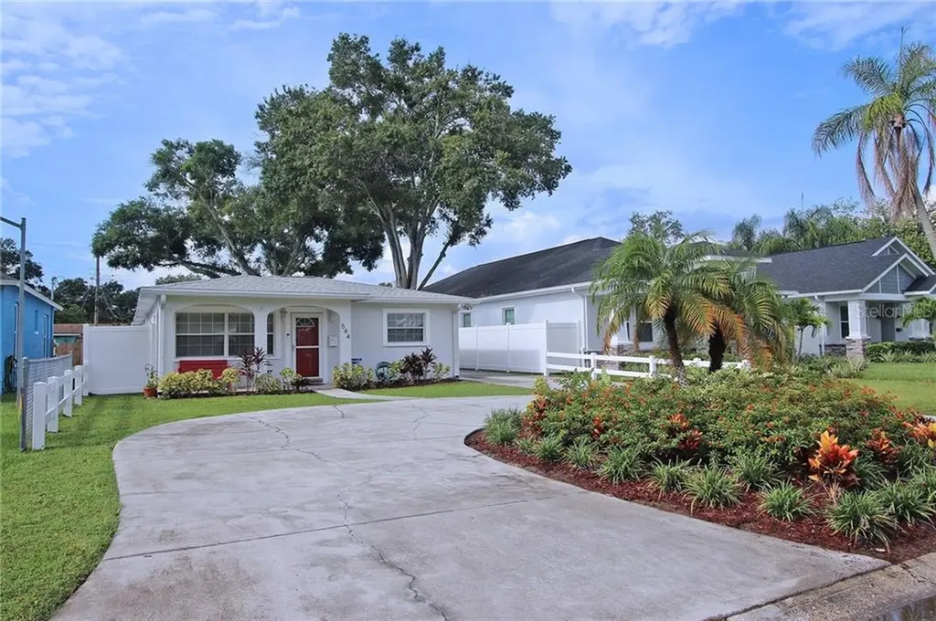 544 46th Avenue N St Petersburg FL 33703