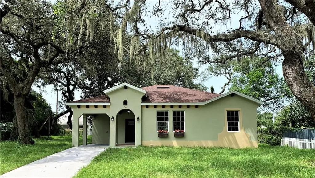 707 W Juneau Street Tampa FL 33604