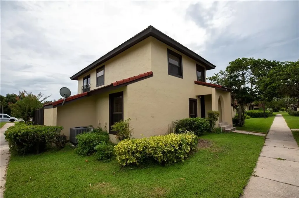 517 Hunter Circle Kissimmee FL 34758
