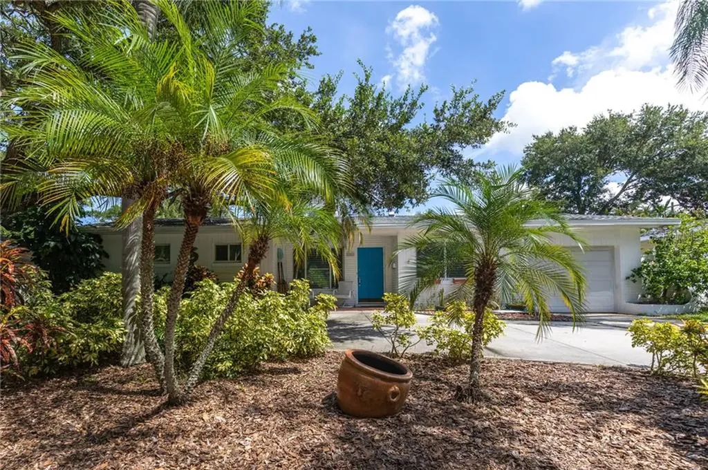 8251 27th Avenue N St Petersburg FL 33710