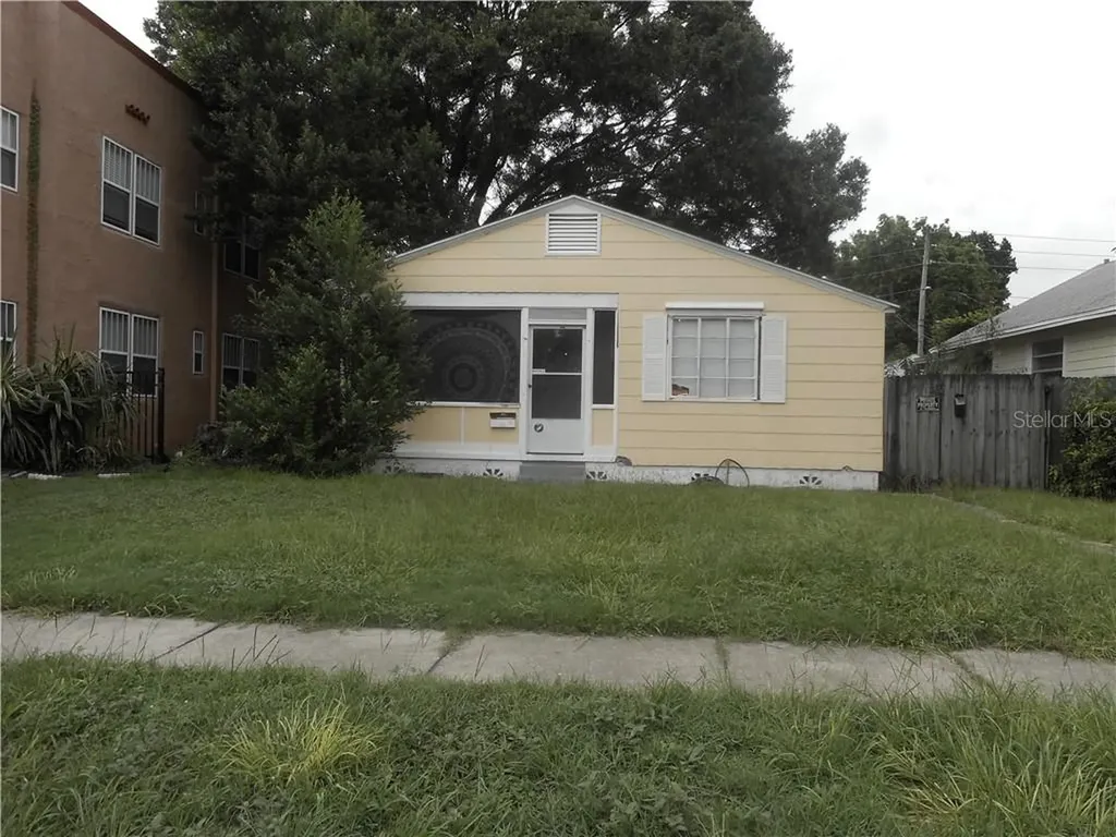 2447 Burlington Avenue N St Petersburg FL 33713