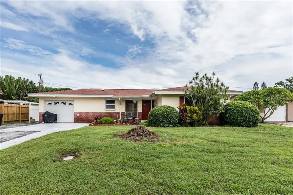237 87th Avenue NE St Petersburg FL 33702