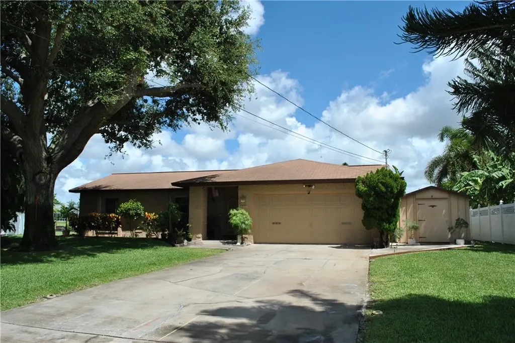 3357 Coquina Key Drive SE St Petersburg FL 33705