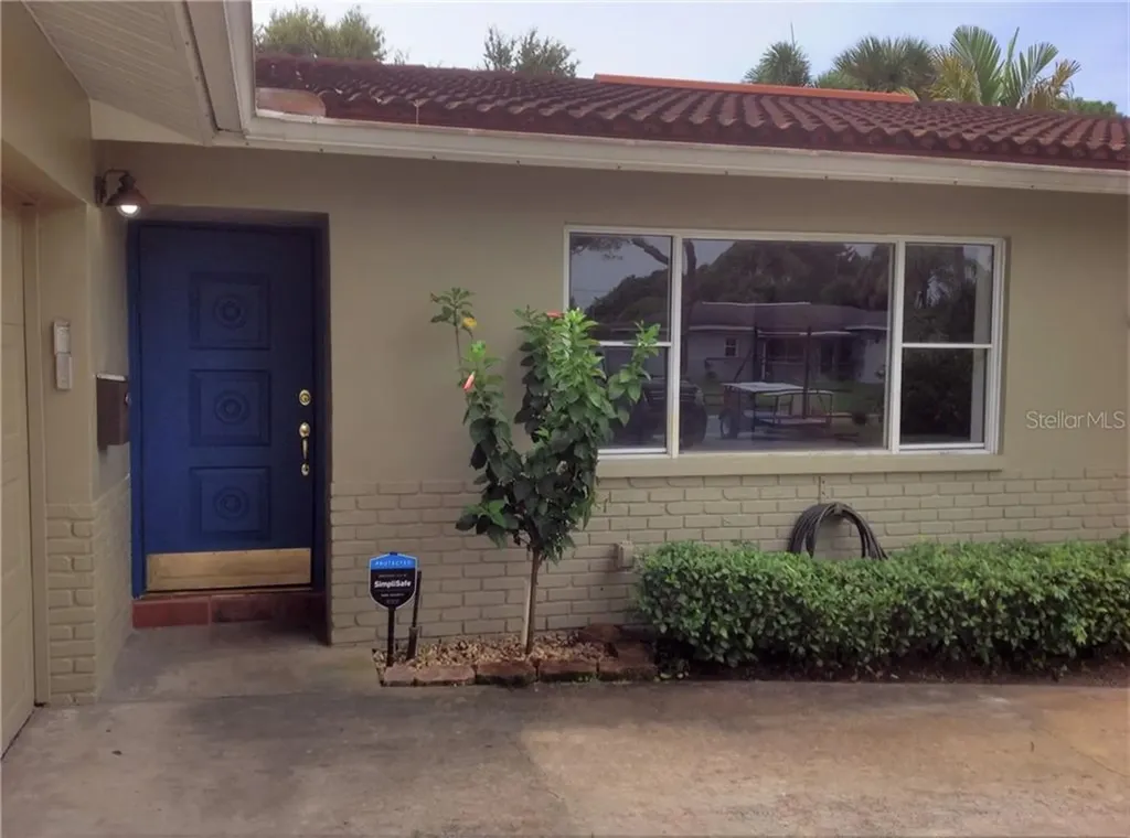 2574 67th Avenue S St Petersburg FL 33712