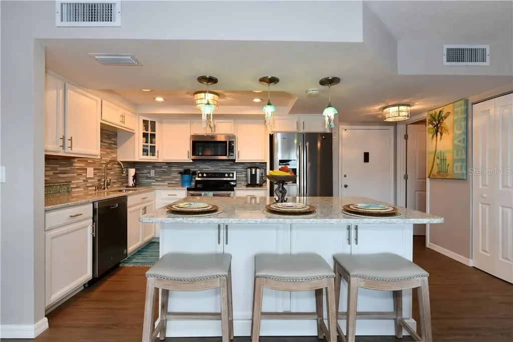 800 Benjamin Franklin Drive Sarasota FL 34236