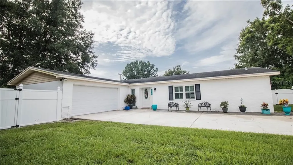 137 Skyland Court W Lakeland FL 33813