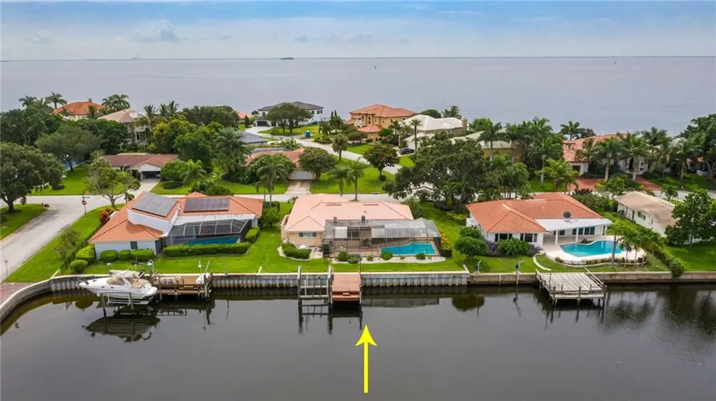 1991 Carolina Avenue NE St Petersburg FL 33703