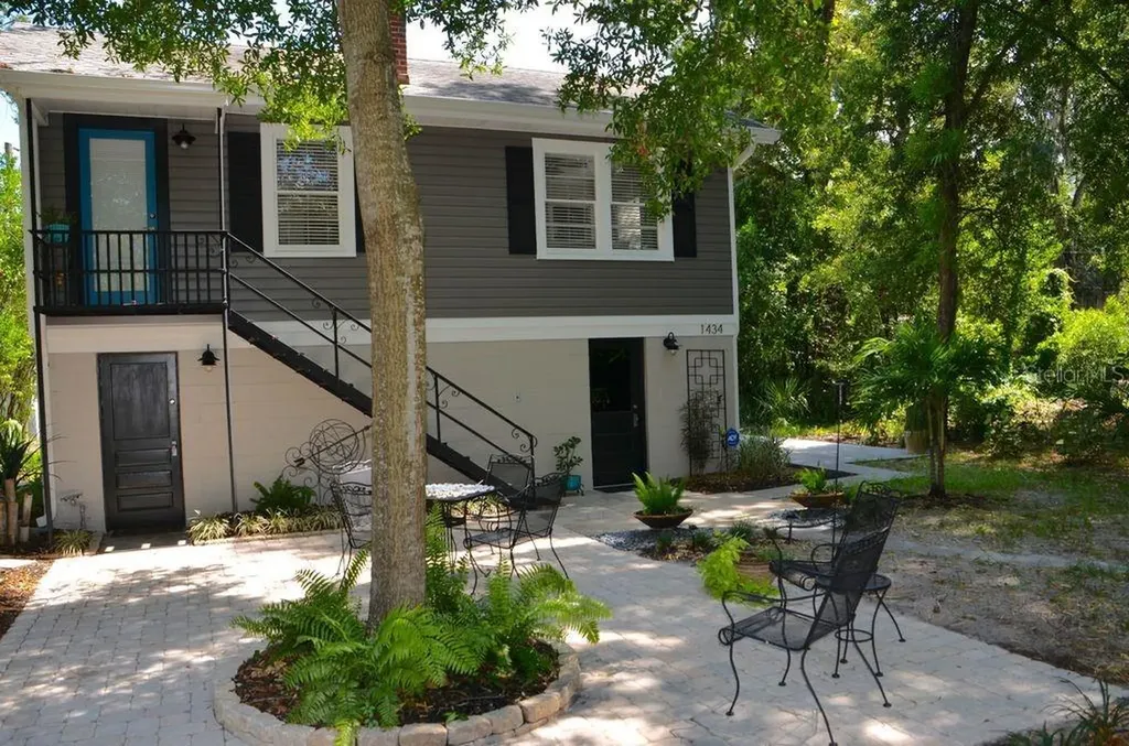 1434 27th Avenue N St Petersburg FL 33704