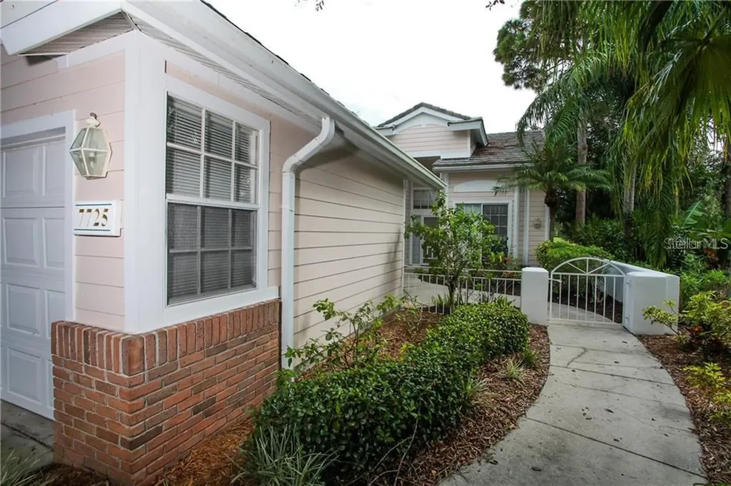7725 Whitebridge Glen University Park FL 34201