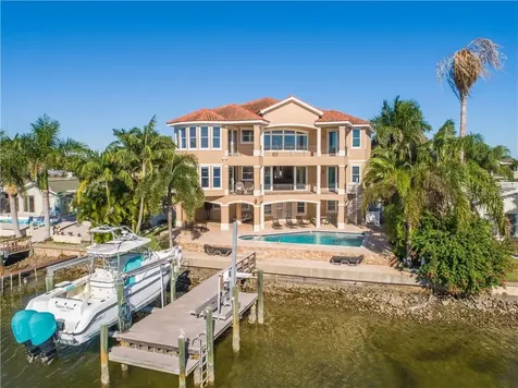 7864 10th Avenue S St Petersburg FL 33707