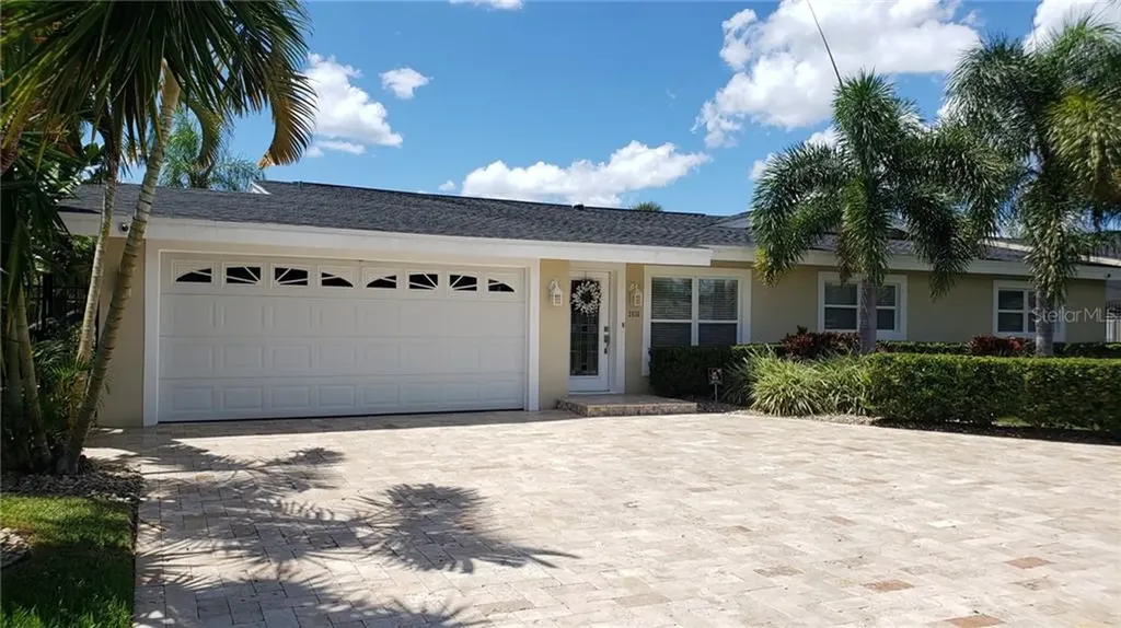 3936 Fontainebleau Drive Tampa FL 33634