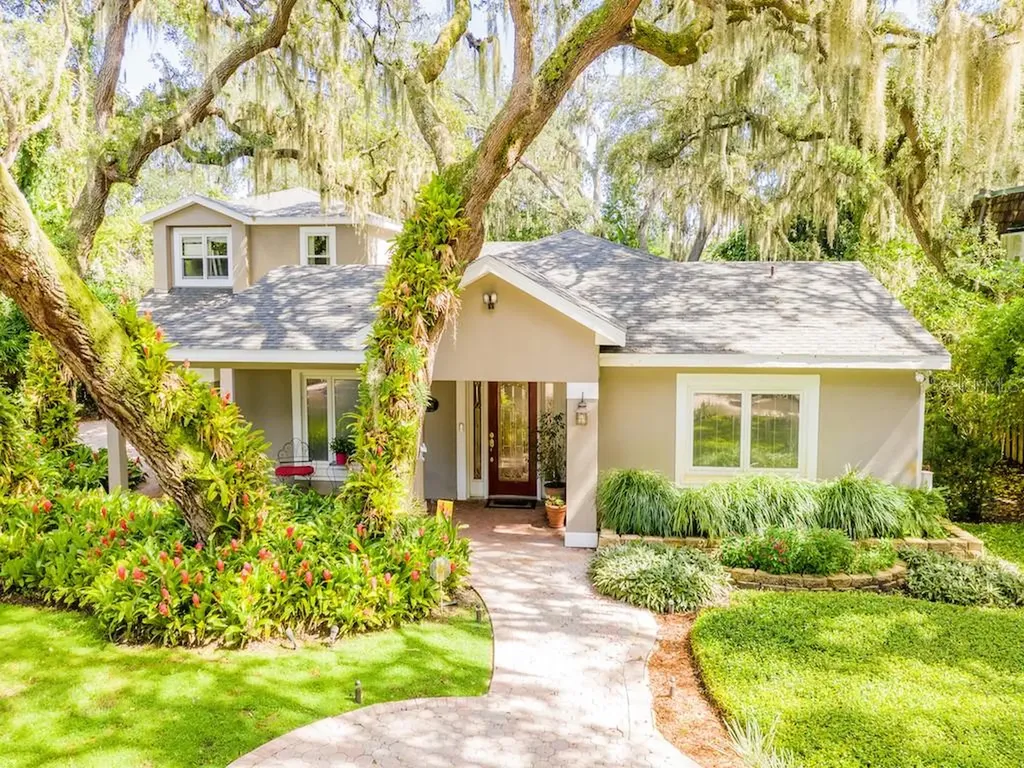14611 Lake Magdalene Circle Tampa FL 33613
