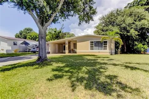 7583 17th Avenue N St Petersburg FL 33710