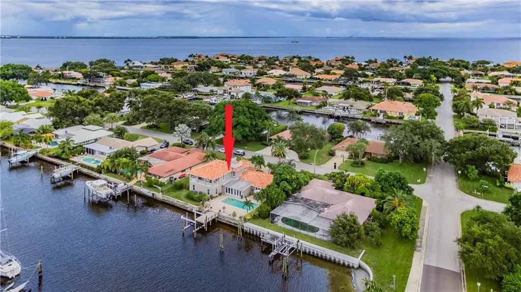 2005 Iowa Avenue NE St Petersburg FL 33703