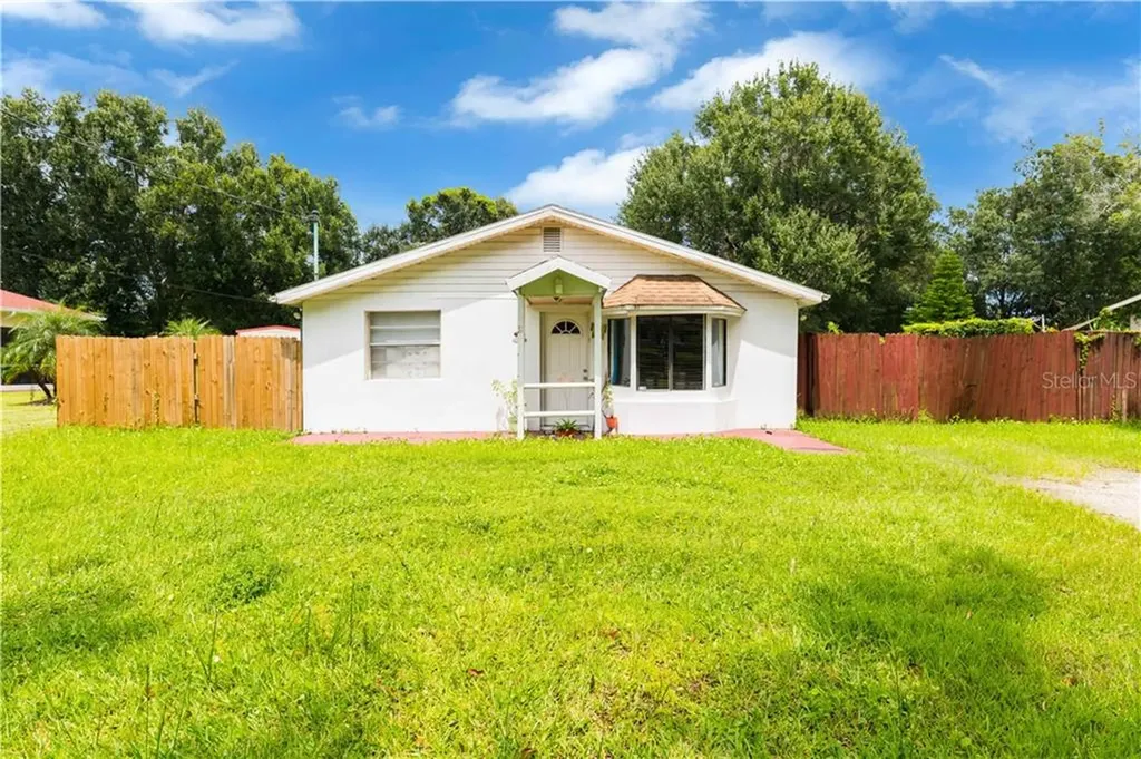 8905 W Flora Street Tampa FL 33615