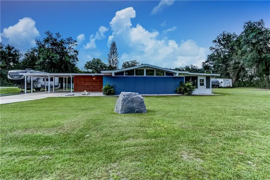 2207 Poinsettia Drive Deland FL 32724