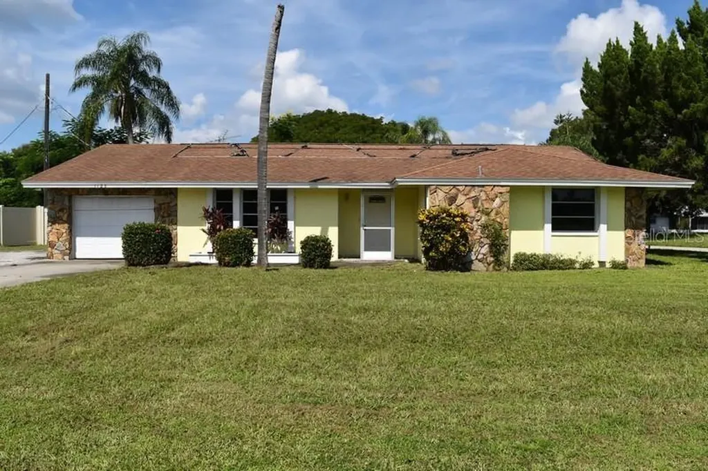 1125 De Leo Drive Sarasota FL 34243