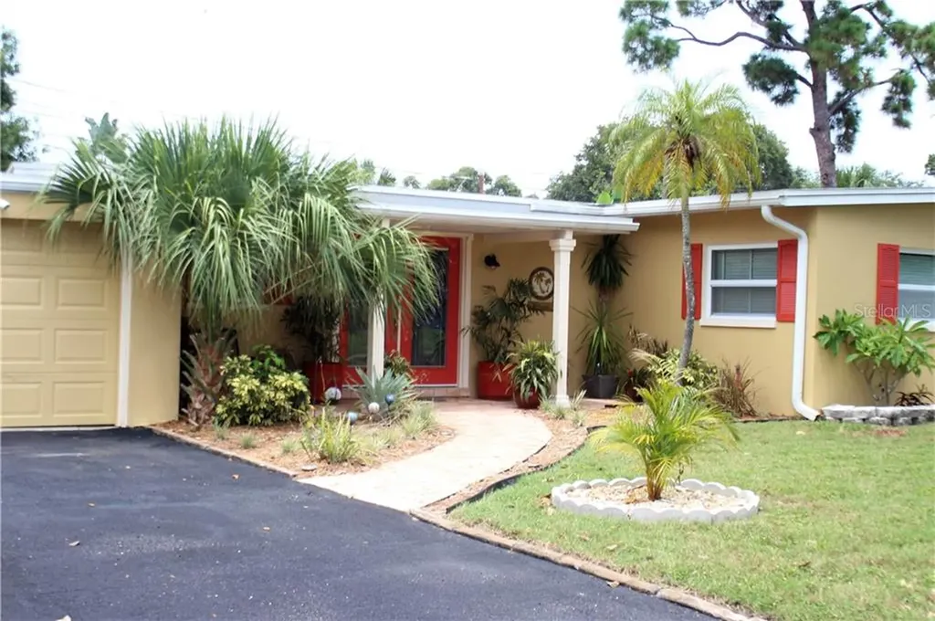 6301 Hampton Drive N St Petersburg FL 33710