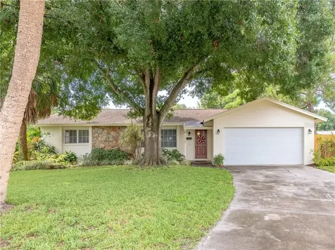 1922 76th Avenue N St Petersburg FL 33702