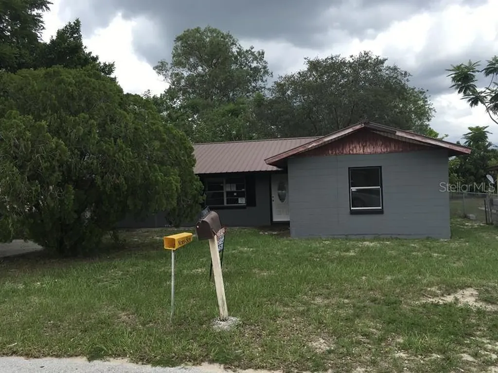 807 S Palmer Avenue Avon Park FL 33825