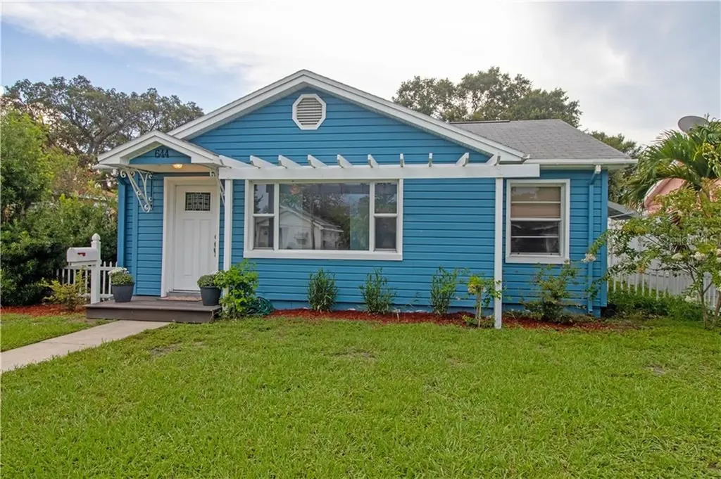 644 37th Avenue N St Petersburg FL 33704