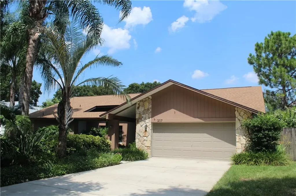 907 Stratford Manor Drive Brandon FL 33510