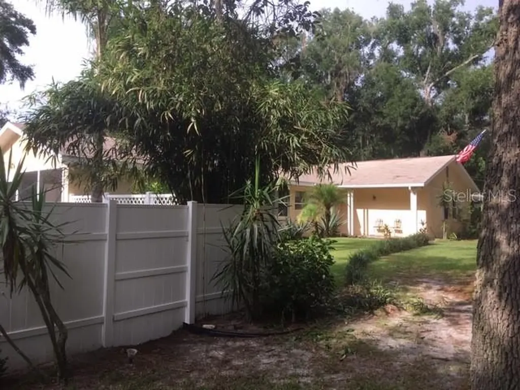 421 Grove Street Deland FL 32720