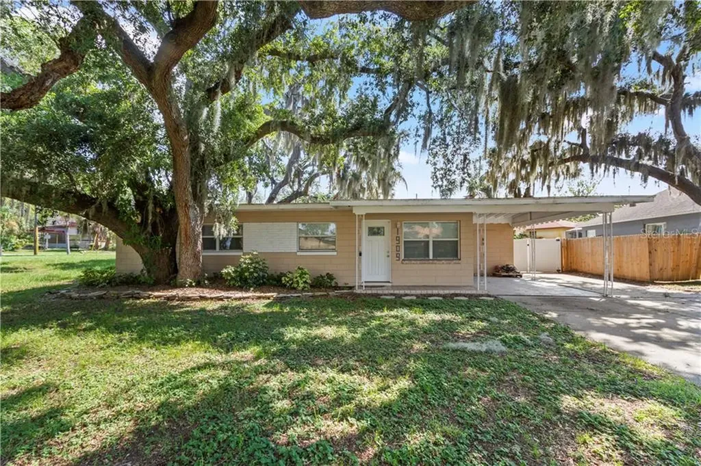 1909 S Lakeshore Drive Clermont FL 34711