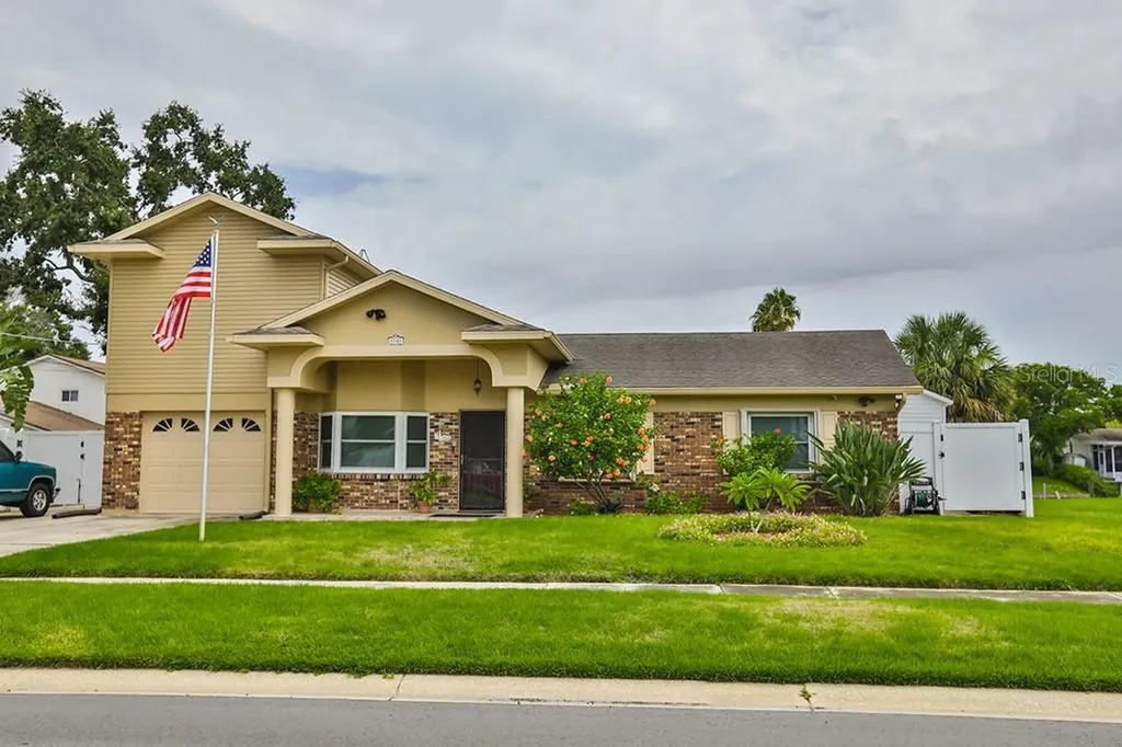 8704 Bay Crest Lane Tampa FL 33615