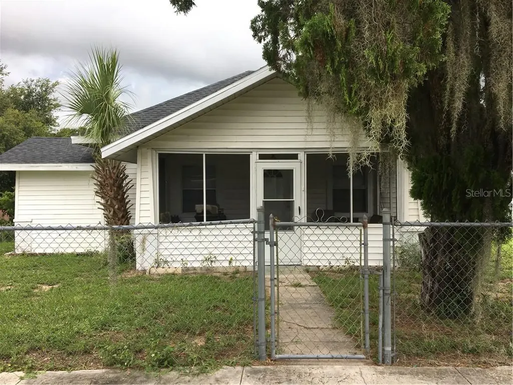 15 W 3rd Street Frostproof FL 33843