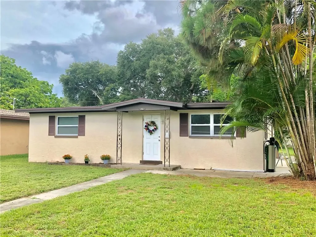 201 SE Jefferson Circle N St Petersburg FL 33703