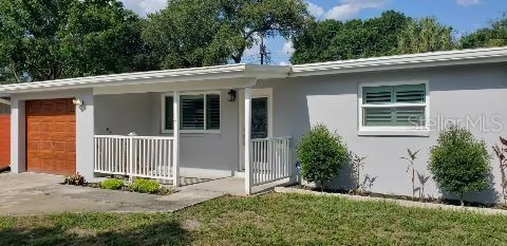 5533 Pershing Street NE St Petersburg FL 33703