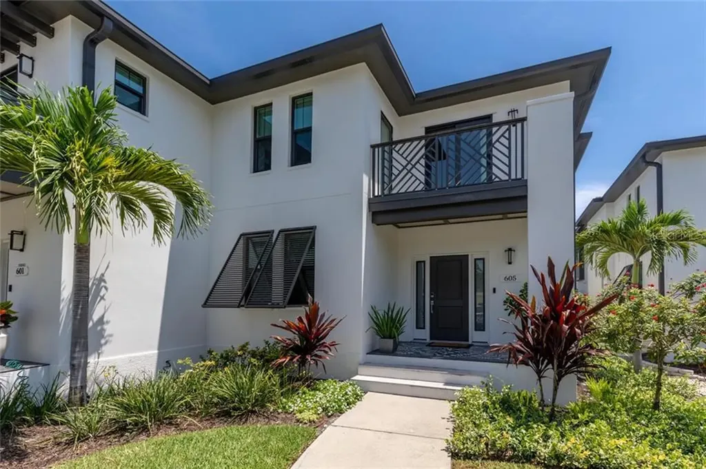 605 11th Avenue NE St Petersburg FL 33701